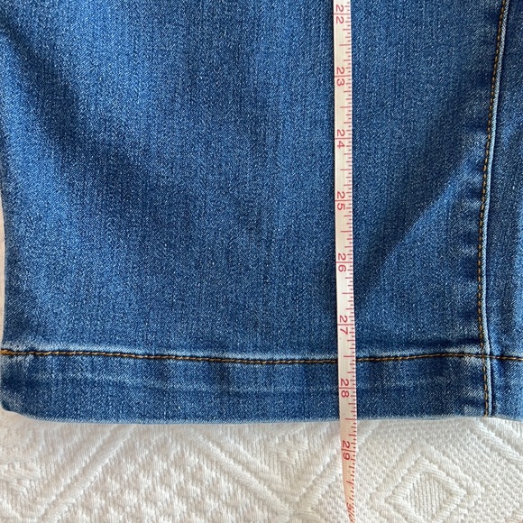 Time and Tru M(8-10) Capri Denim Pants - Picture 10 of 10